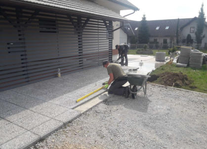 Zemeljska pripravljalna dela, gradnja cest, tlakovanje, asfaltiranje, gradnje škarp