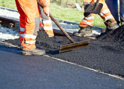 Zemeljska pripravljalna dela, gradnja cest, tlakovanje, asfaltiranje, gradnje škarp