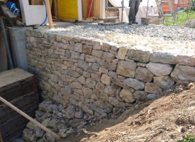 Zemeljska pripravljalna dela, gradnja cest, tlakovanje, asfaltiranje, gradnje škarp