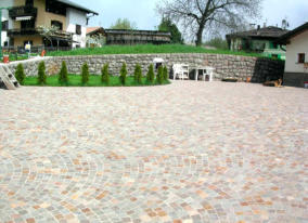 Zemeljska pripravljalna dela, gradnja cest, tlakovanje, asfaltiranje, gradnje škarp