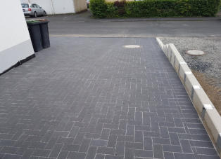 Zemeljska pripravljalna dela, gradnja cest, tlakovanje, asfaltiranje, gradnje škarp